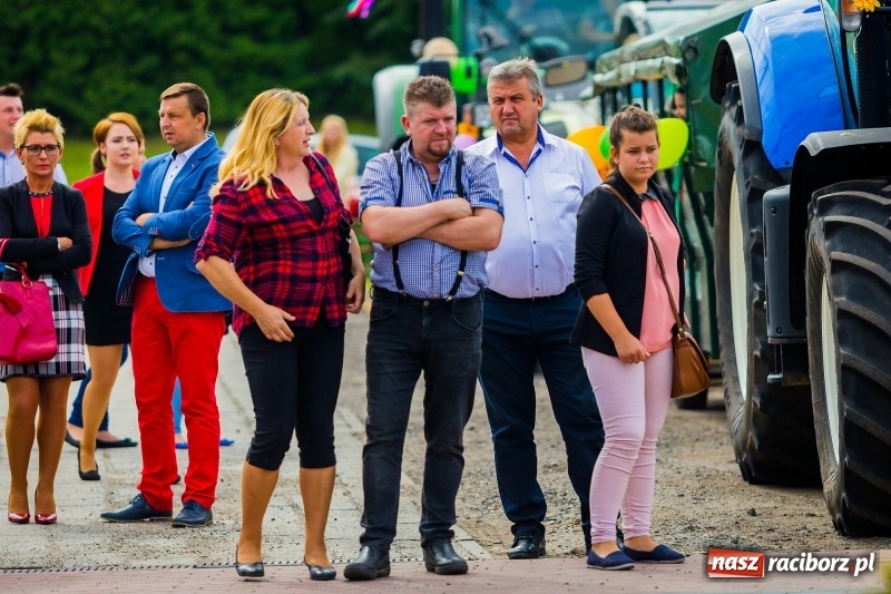 Zdjęcie w galerii na portalu naszraciborz.pl: Baletnice i rolnicy-urzędnicy na dożynkach w Pawłowie wiadomości z regionu