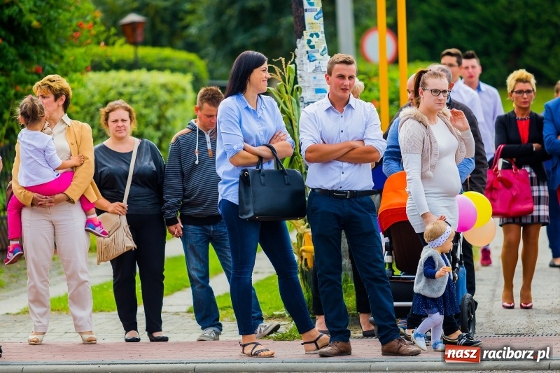 Zdjęcie w galerii na portalu naszraciborz.pl: Baletnice i rolnicy-urzędnicy na dożynkach w Pawłowie wiadomości z regionu