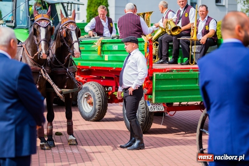 Zdjęcie w galerii na portalu naszraciborz.pl: Baletnice i rolnicy-urzędnicy na dożynkach w Pawłowie wiadomości z regionu