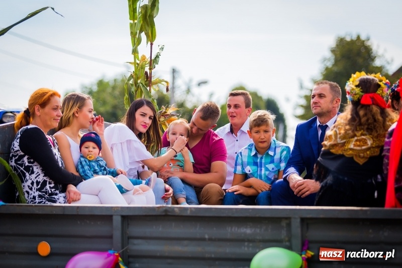 Zdjęcie w galerii na portalu naszraciborz.pl: Baletnice i rolnicy-urzędnicy na dożynkach w Pawłowie wiadomości z regionu