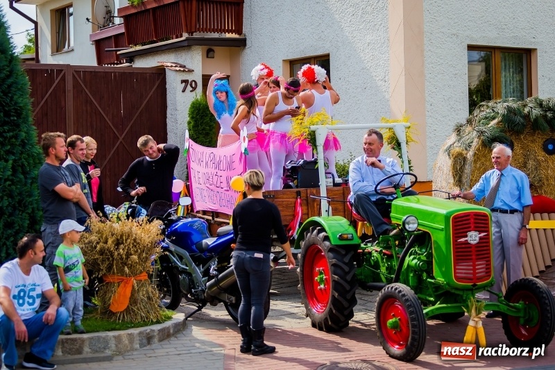 Zdjęcie w galerii na portalu naszraciborz.pl: Baletnice i rolnicy-urzędnicy na dożynkach w Pawłowie wiadomości z regionu