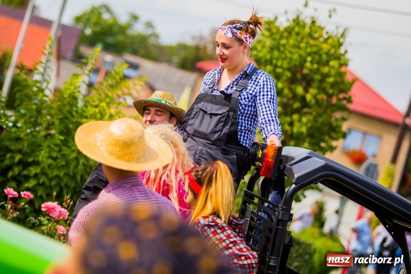 Zdjęcie w galerii na portalu naszraciborz.pl: Baletnice i rolnicy-urzędnicy na dożynkach w Pawłowie wiadomości z regionu