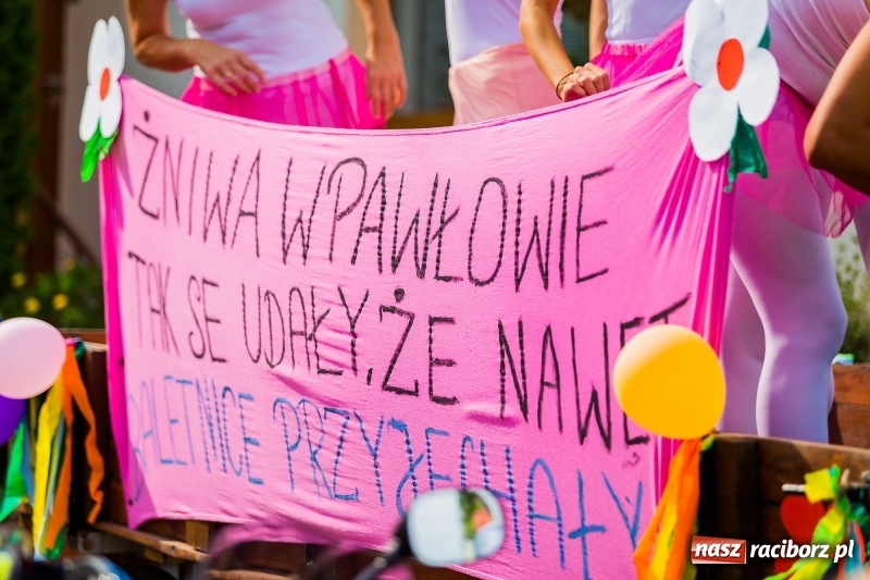 Zdjęcie w galerii na portalu naszraciborz.pl: Baletnice i rolnicy-urzędnicy na dożynkach w Pawłowie wiadomości z regionu