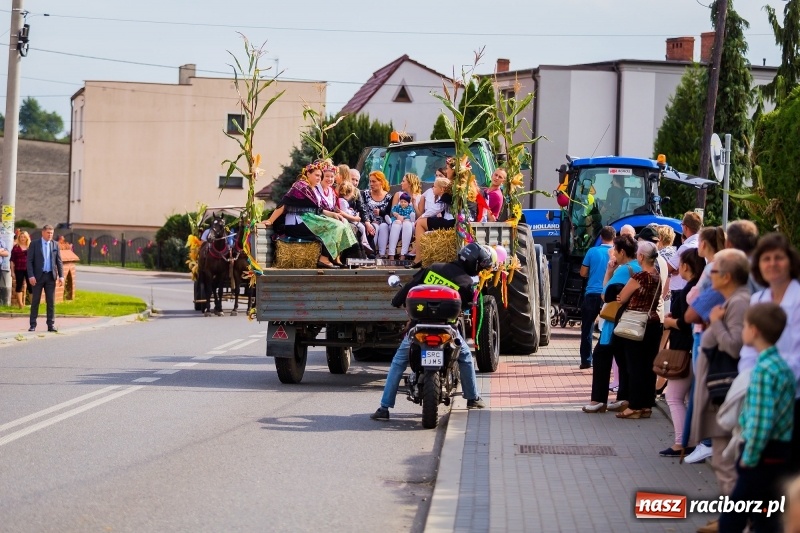Zdjęcie w galerii na portalu naszraciborz.pl: Baletnice i rolnicy-urzędnicy na dożynkach w Pawłowie wiadomości z regionu