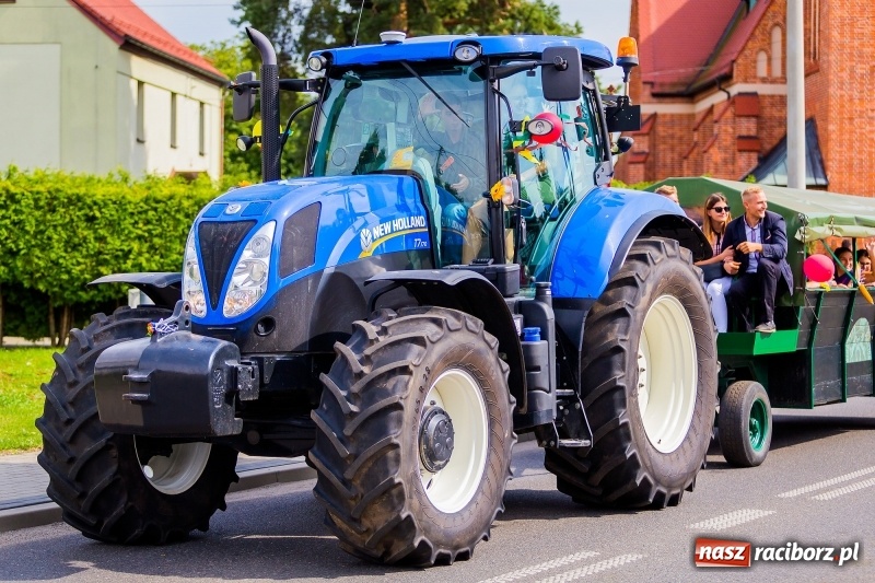 Zdjęcie w galerii na portalu naszraciborz.pl: Baletnice i rolnicy-urzędnicy na dożynkach w Pawłowie wiadomości z regionu