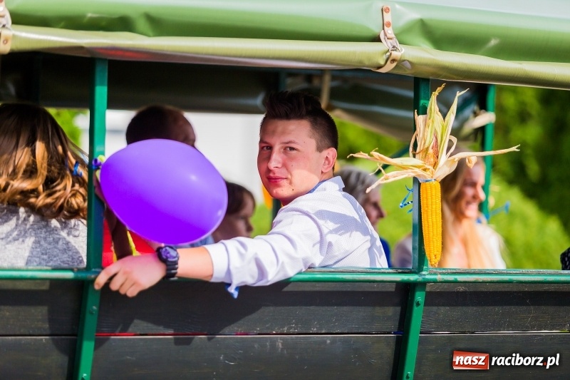 Zdjęcie w galerii na portalu naszraciborz.pl: Baletnice i rolnicy-urzędnicy na dożynkach w Pawłowie wiadomości z regionu