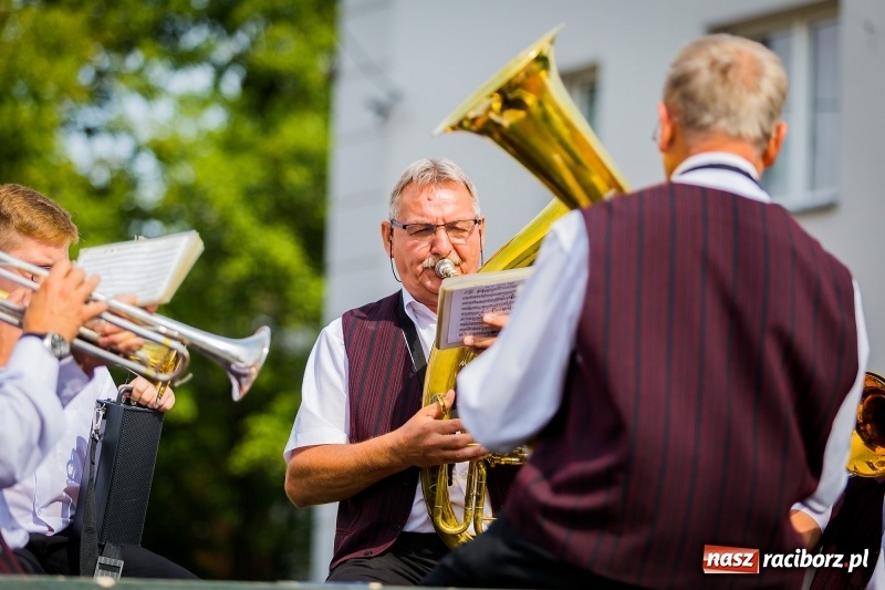 Zdjęcie w galerii na portalu naszraciborz.pl: Baletnice i rolnicy-urzędnicy na dożynkach w Pawłowie wiadomości z regionu