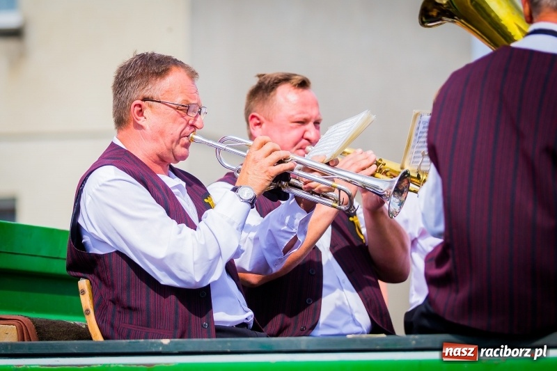 Zdjęcie w galerii na portalu naszraciborz.pl: Baletnice i rolnicy-urzędnicy na dożynkach w Pawłowie wiadomości z regionu