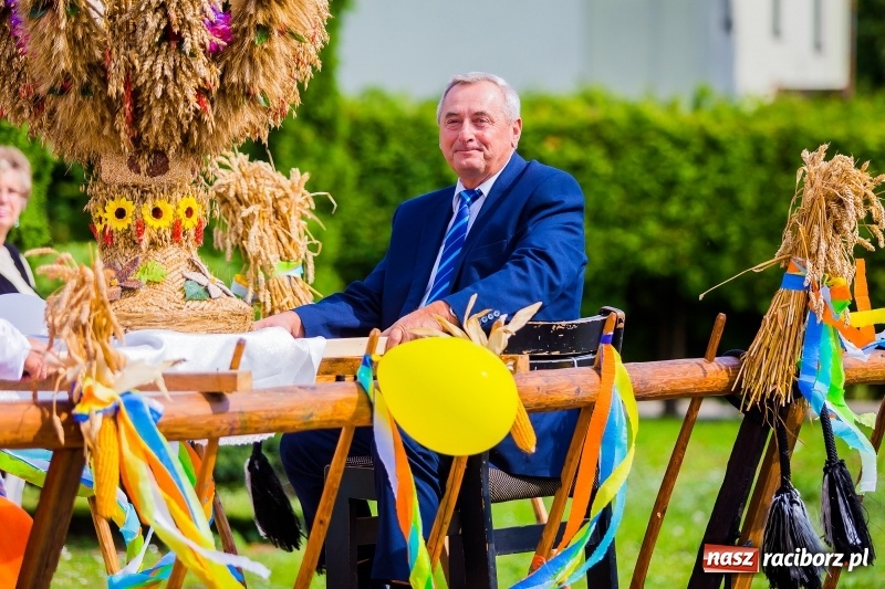 Zdjęcie w galerii na portalu naszraciborz.pl: Baletnice i rolnicy-urzędnicy na dożynkach w Pawłowie wiadomości z regionu