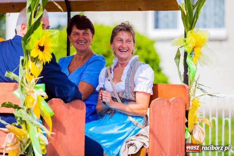 Zdjęcie w galerii na portalu naszraciborz.pl: Baletnice i rolnicy-urzędnicy na dożynkach w Pawłowie wiadomości z regionu