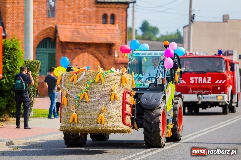 Zdjęcie w galerii na portalu naszraciborz.pl: Baletnice i rolnicy-urzędnicy na dożynkach w Pawłowie wiadomości z regionu