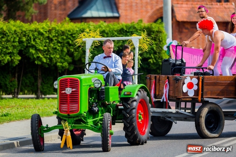 Zdjęcie w galerii na portalu naszraciborz.pl: Baletnice i rolnicy-urzędnicy na dożynkach w Pawłowie wiadomości z regionu