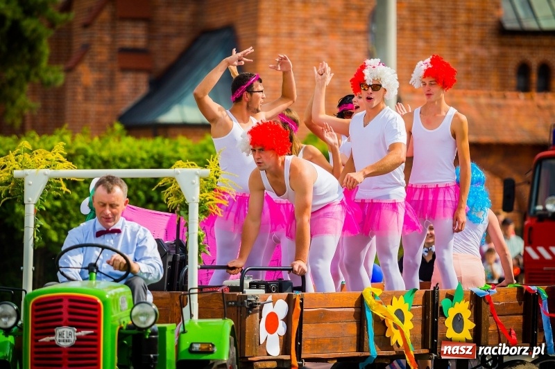 Zdjęcie w galerii na portalu naszraciborz.pl: Baletnice i rolnicy-urzędnicy na dożynkach w Pawłowie wiadomości z regionu