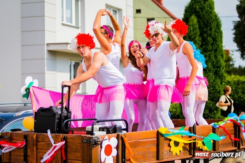 Zdjęcie w galerii na portalu naszraciborz.pl: Baletnice i rolnicy-urzędnicy na dożynkach w Pawłowie wiadomości z regionu