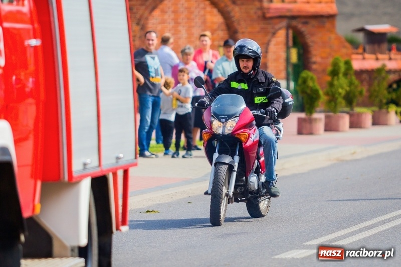 Zdjęcie w galerii na portalu naszraciborz.pl: Baletnice i rolnicy-urzędnicy na dożynkach w Pawłowie wiadomości z regionu