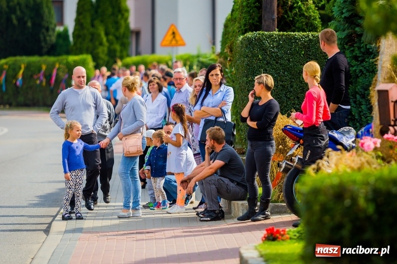 Zdjęcie w galerii na portalu naszraciborz.pl: Baletnice i rolnicy-urzędnicy na dożynkach w Pawłowie wiadomości z regionu