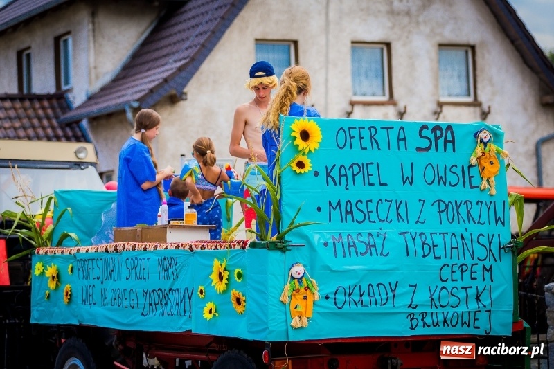 Zdjęcie w galerii na portalu naszraciborz.pl: Mobilne spa, stare wypieki i chleb ze smalcem, czyli święto plonów w Owsiszczach wiadomości z regionu