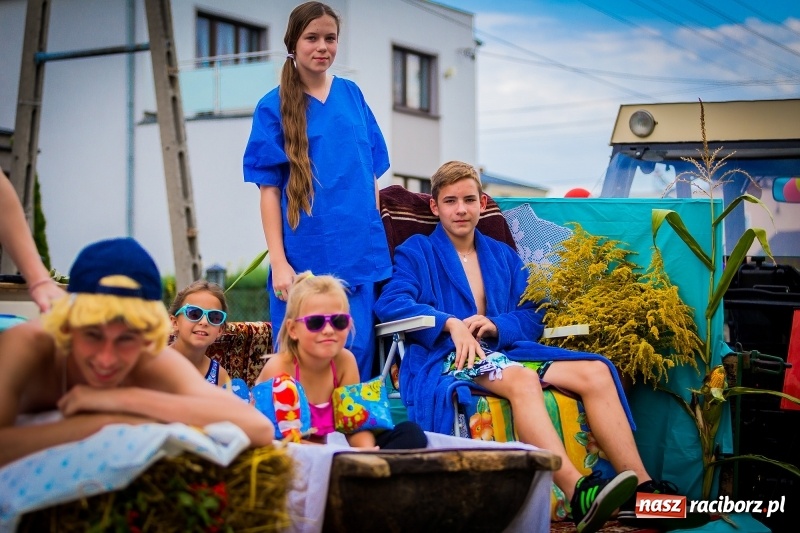 Zdjęcie w galerii na portalu naszraciborz.pl: Mobilne spa, stare wypieki i chleb ze smalcem, czyli święto plonów w Owsiszczach wiadomości z regionu