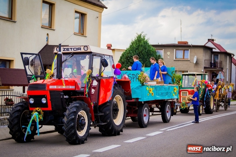 Zdjęcie w galerii na portalu naszraciborz.pl: Mobilne spa, stare wypieki i chleb ze smalcem, czyli święto plonów w Owsiszczach wiadomości z regionu