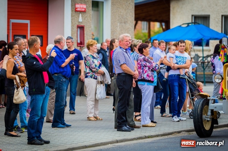 Zdjęcie w galerii na portalu naszraciborz.pl: Mobilne spa, stare wypieki i chleb ze smalcem, czyli święto plonów w Owsiszczach wiadomości z regionu