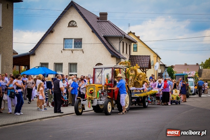 Zdjęcie w galerii na portalu naszraciborz.pl: Mobilne spa, stare wypieki i chleb ze smalcem, czyli święto plonów w Owsiszczach wiadomości z regionu