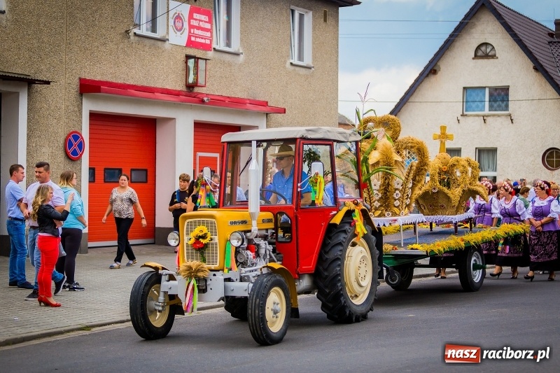 Zdjęcie w galerii na portalu naszraciborz.pl: Mobilne spa, stare wypieki i chleb ze smalcem, czyli święto plonów w Owsiszczach wiadomości z regionu