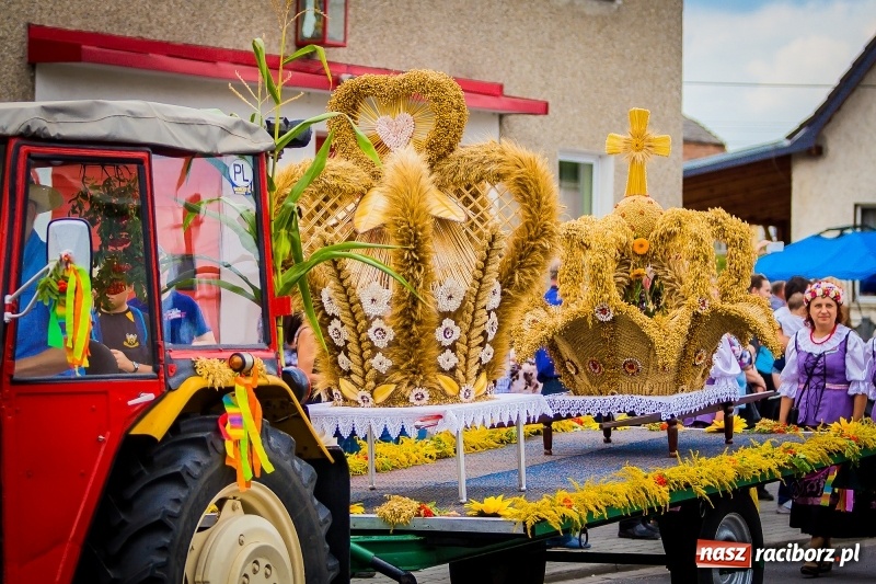 Zdjęcie w galerii na portalu naszraciborz.pl: Mobilne spa, stare wypieki i chleb ze smalcem, czyli święto plonów w Owsiszczach wiadomości z regionu