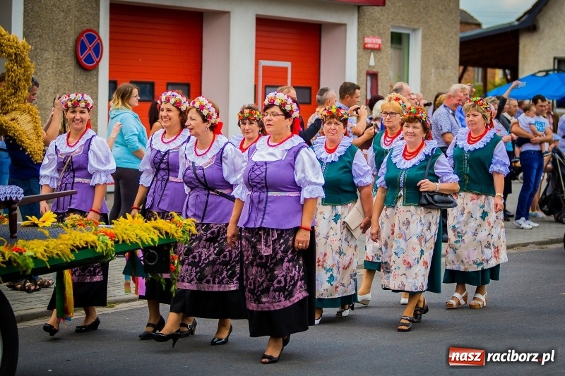 Zdjęcie w galerii na portalu naszraciborz.pl: Mobilne spa, stare wypieki i chleb ze smalcem, czyli święto plonów w Owsiszczach wiadomości z regionu