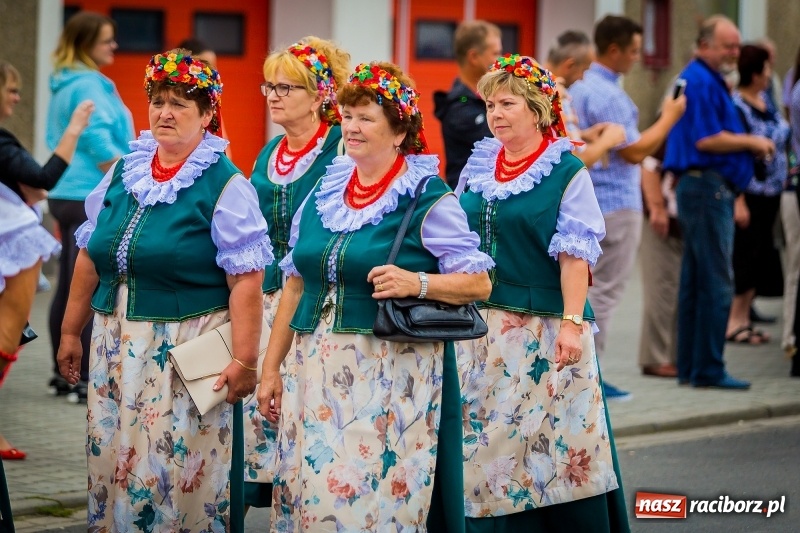 Zdjęcie w galerii na portalu naszraciborz.pl: Mobilne spa, stare wypieki i chleb ze smalcem, czyli święto plonów w Owsiszczach wiadomości z regionu