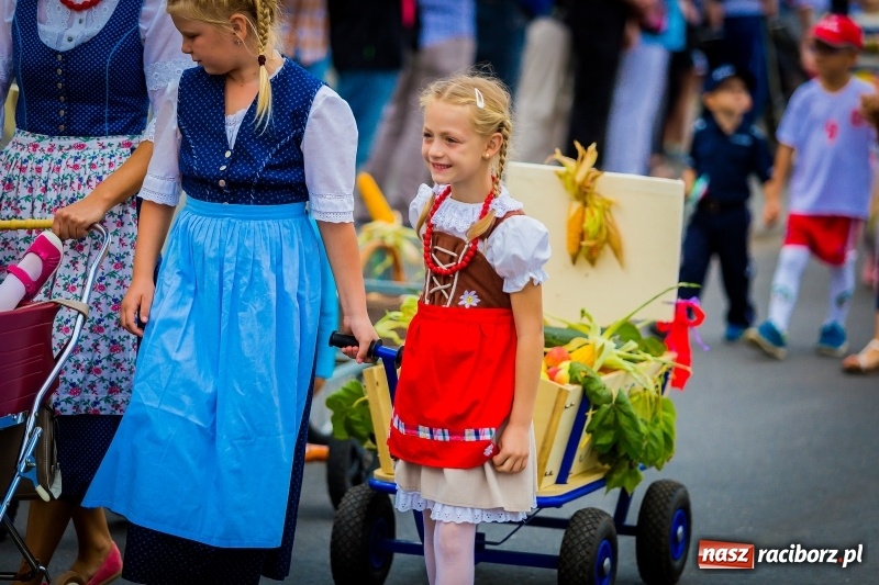 Zdjęcie w galerii na portalu naszraciborz.pl: Mobilne spa, stare wypieki i chleb ze smalcem, czyli święto plonów w Owsiszczach wiadomości z regionu
