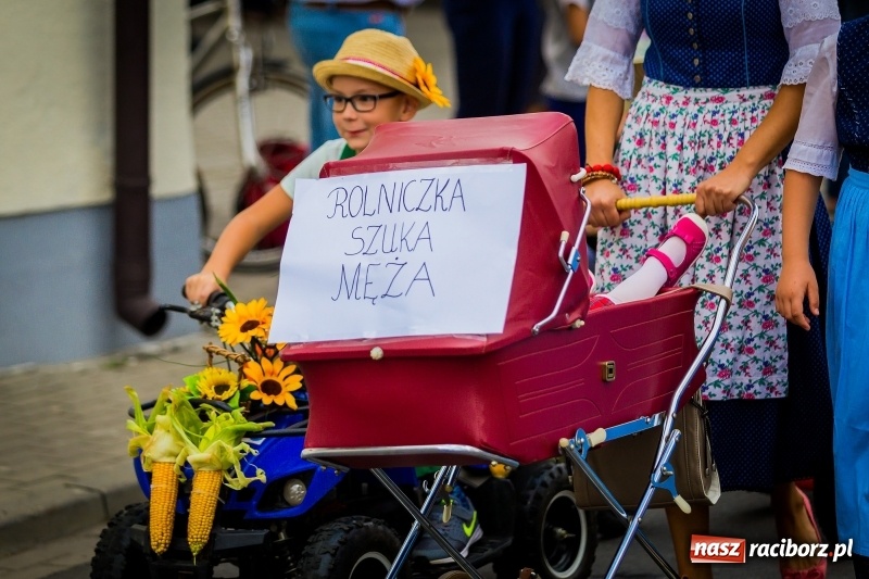 Zdjęcie w galerii na portalu naszraciborz.pl: Mobilne spa, stare wypieki i chleb ze smalcem, czyli święto plonów w Owsiszczach wiadomości z regionu