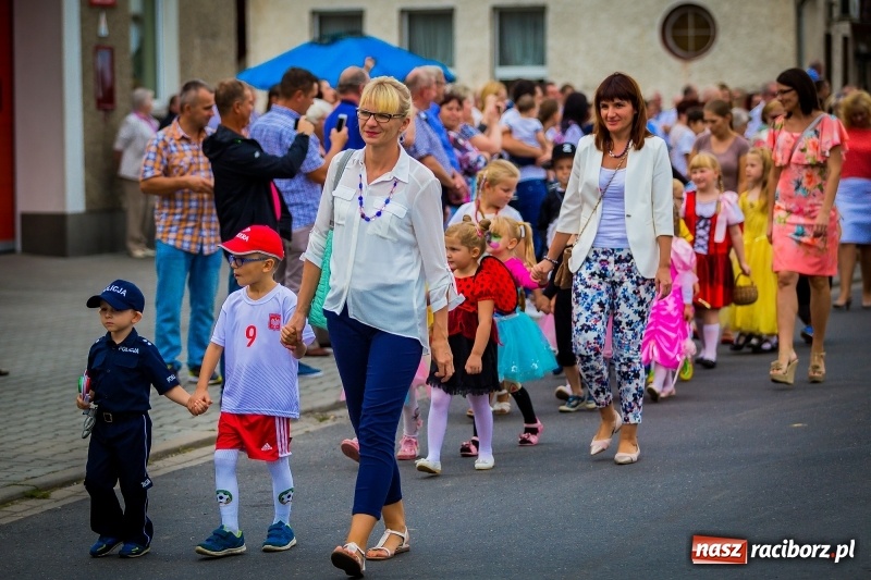 Zdjęcie w galerii na portalu naszraciborz.pl: Mobilne spa, stare wypieki i chleb ze smalcem, czyli święto plonów w Owsiszczach wiadomości z regionu