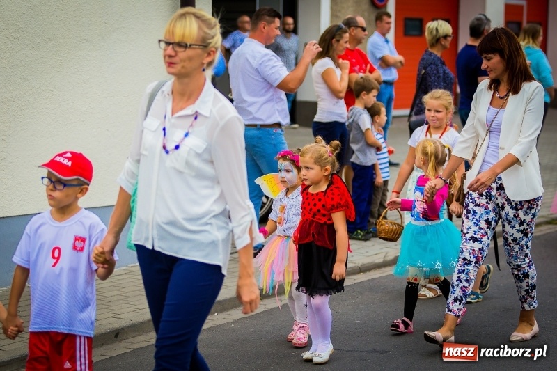 Zdjęcie w galerii na portalu naszraciborz.pl: Mobilne spa, stare wypieki i chleb ze smalcem, czyli święto plonów w Owsiszczach wiadomości z regionu