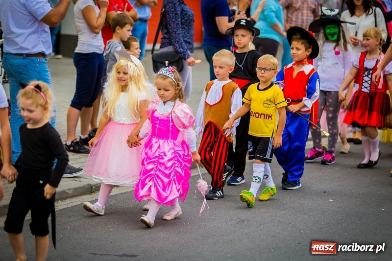 Zdjęcie w galerii na portalu naszraciborz.pl: Mobilne spa, stare wypieki i chleb ze smalcem, czyli święto plonów w Owsiszczach wiadomości z regionu