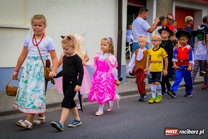 Zdjęcie w galerii na portalu naszraciborz.pl: Mobilne spa, stare wypieki i chleb ze smalcem, czyli święto plonów w Owsiszczach wiadomości z regionu