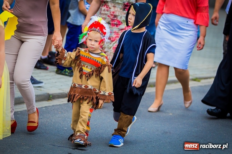 Zdjęcie w galerii na portalu naszraciborz.pl: Mobilne spa, stare wypieki i chleb ze smalcem, czyli święto plonów w Owsiszczach wiadomości z regionu