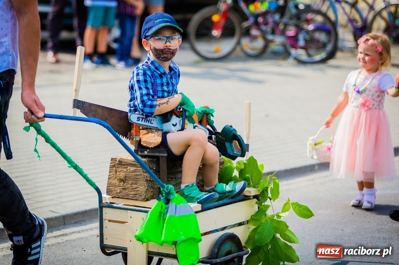 Zdjęcie w galerii na portalu naszraciborz.pl: Mobilne spa, stare wypieki i chleb ze smalcem, czyli święto plonów w Owsiszczach wiadomości z regionu