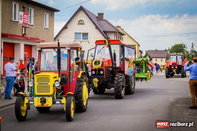 Zdjęcie w galerii na portalu naszraciborz.pl: Mobilne spa, stare wypieki i chleb ze smalcem, czyli święto plonów w Owsiszczach wiadomości z regionu