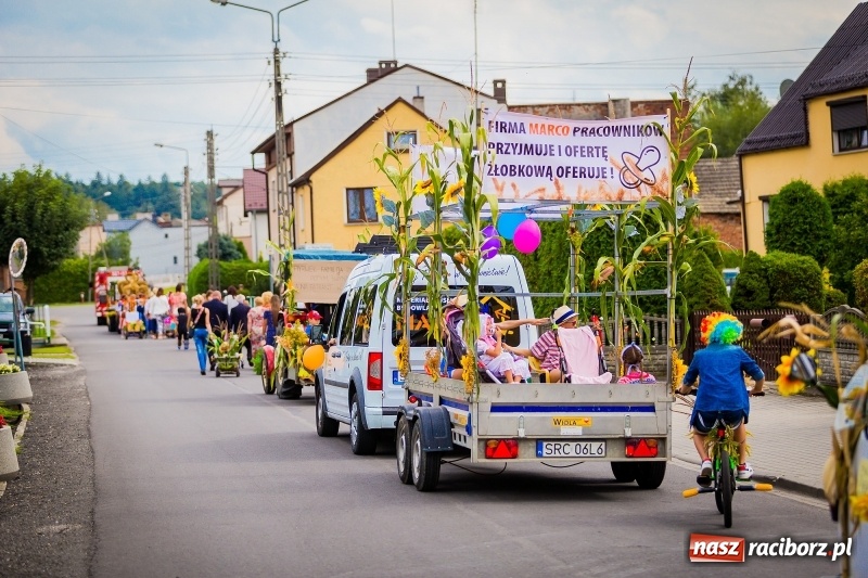 Zdjęcie w galerii na portalu naszraciborz.pl: Mobilne spa, stare wypieki i chleb ze smalcem, czyli święto plonów w Owsiszczach wiadomości z regionu