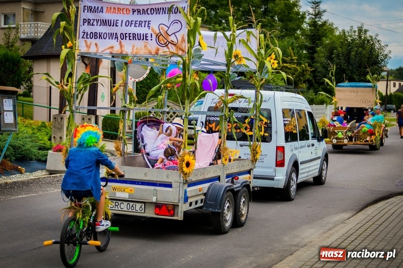 Zdjęcie w galerii na portalu naszraciborz.pl: Mobilne spa, stare wypieki i chleb ze smalcem, czyli święto plonów w Owsiszczach wiadomości z regionu