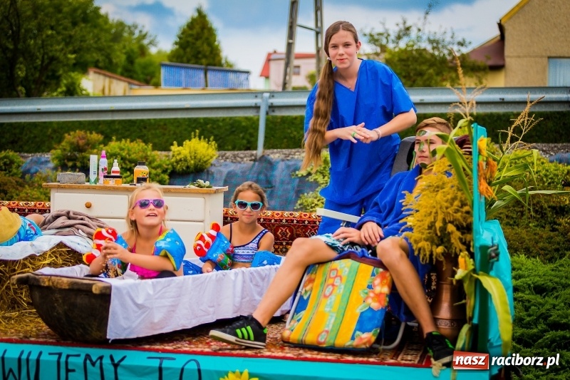 Zdjęcie w galerii na portalu naszraciborz.pl: Mobilne spa, stare wypieki i chleb ze smalcem, czyli święto plonów w Owsiszczach wiadomości z regionu