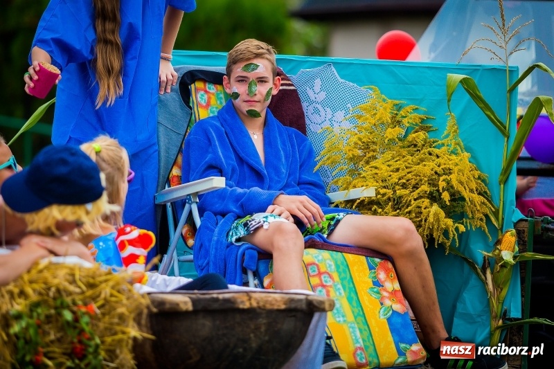 Zdjęcie w galerii na portalu naszraciborz.pl: Mobilne spa, stare wypieki i chleb ze smalcem, czyli święto plonów w Owsiszczach wiadomości z regionu