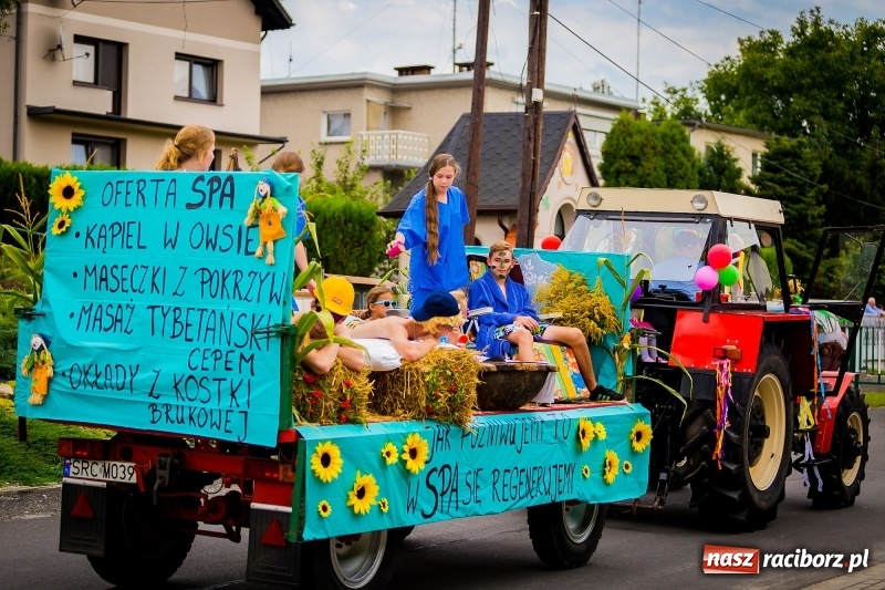 Zdjęcie w galerii na portalu naszraciborz.pl: Mobilne spa, stare wypieki i chleb ze smalcem, czyli święto plonów w Owsiszczach wiadomości z regionu