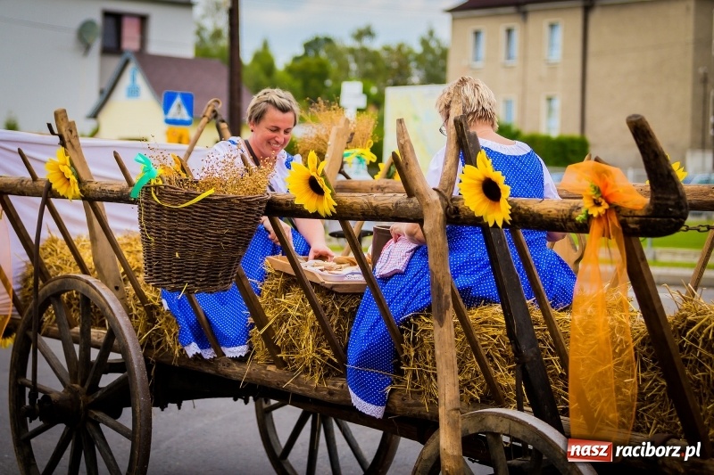 Zdjęcie w galerii na portalu naszraciborz.pl: Mobilne spa, stare wypieki i chleb ze smalcem, czyli święto plonów w Owsiszczach wiadomości z regionu