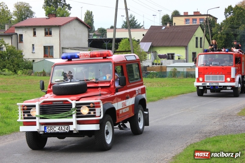 Zdjęcie w galerii na portalu naszraciborz.pl: Niebiańska szkoła, biuro ochrony dożynek i kobylskie leniuchy na dożynkach w Rzuchowie wiadomości z regionu