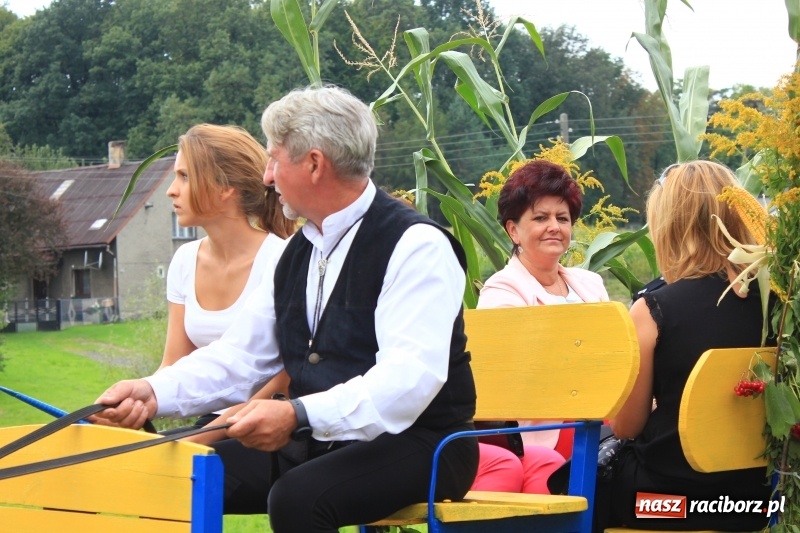 Zdjęcie w galerii na portalu naszraciborz.pl: Niebiańska szkoła, biuro ochrony dożynek i kobylskie leniuchy na dożynkach w Rzuchowie wiadomości z regionu