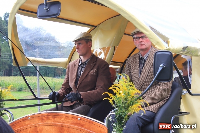 Zdjęcie w galerii na portalu naszraciborz.pl: Niebiańska szkoła, biuro ochrony dożynek i kobylskie leniuchy na dożynkach w Rzuchowie wiadomości z regionu