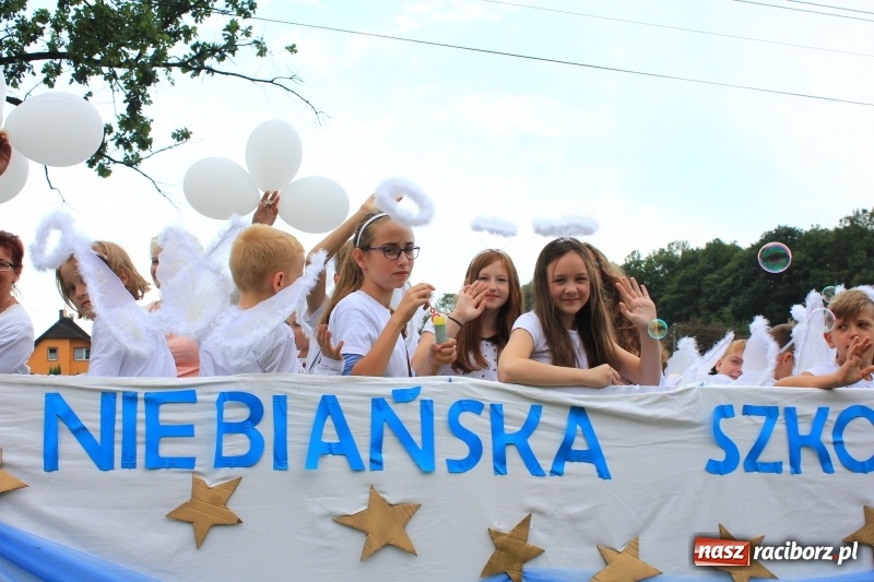 Zdjęcie w galerii na portalu naszraciborz.pl: Niebiańska szkoła, biuro ochrony dożynek i kobylskie leniuchy na dożynkach w Rzuchowie wiadomości z regionu