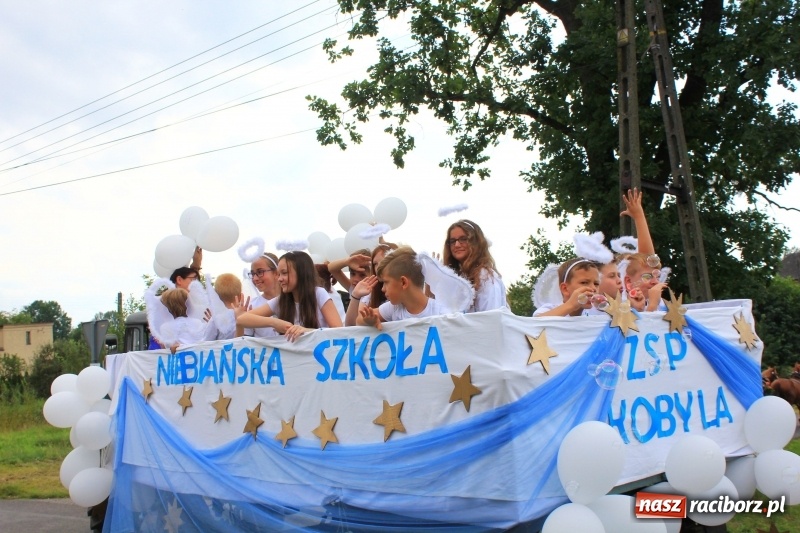 Zdjęcie w galerii na portalu naszraciborz.pl: Niebiańska szkoła, biuro ochrony dożynek i kobylskie leniuchy na dożynkach w Rzuchowie wiadomości z regionu