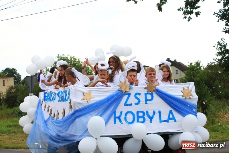 Zdjęcie w galerii na portalu naszraciborz.pl: Niebiańska szkoła, biuro ochrony dożynek i kobylskie leniuchy na dożynkach w Rzuchowie wiadomości z regionu